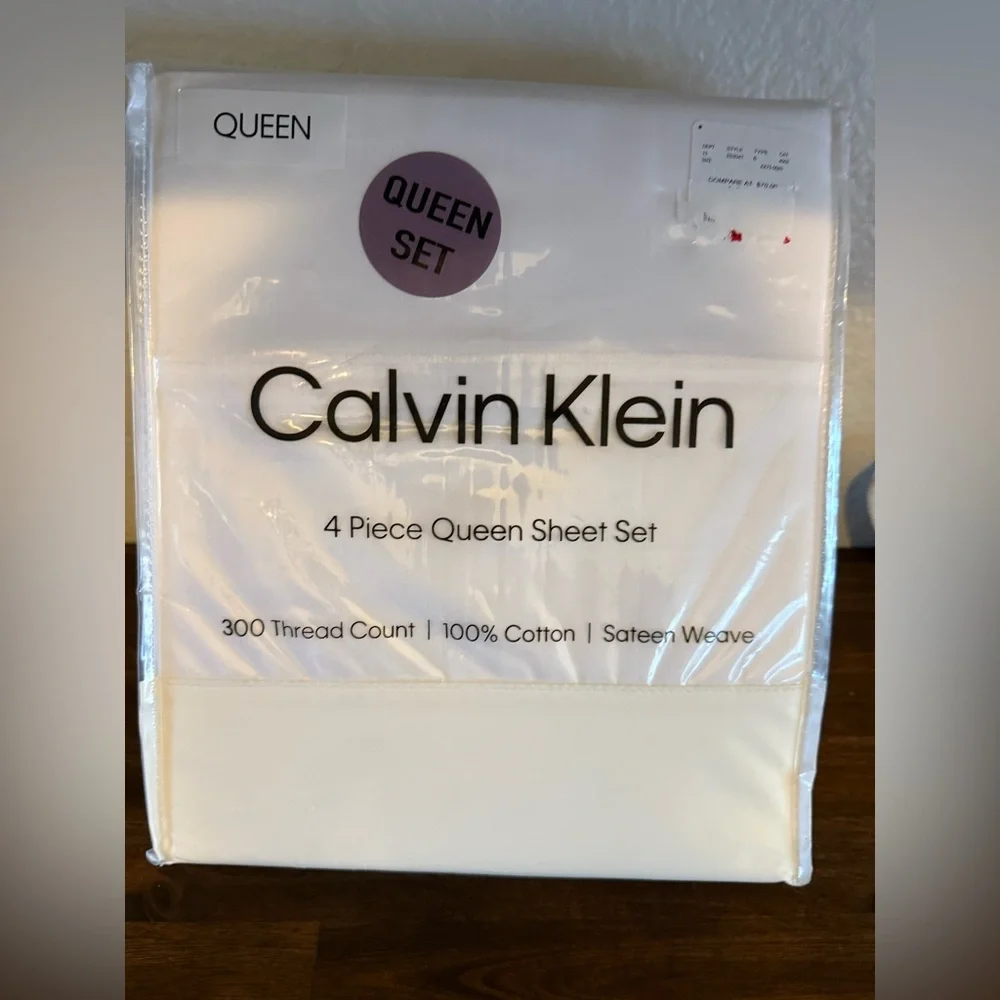 NEW Calvin Klein Sheet Set White Queen Size‎ 300 Count Satin Weave 4 Piece Set